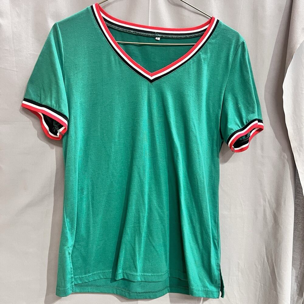 green v-neck tee features distinctive striped ribbed trim Size L TG2114 Retro